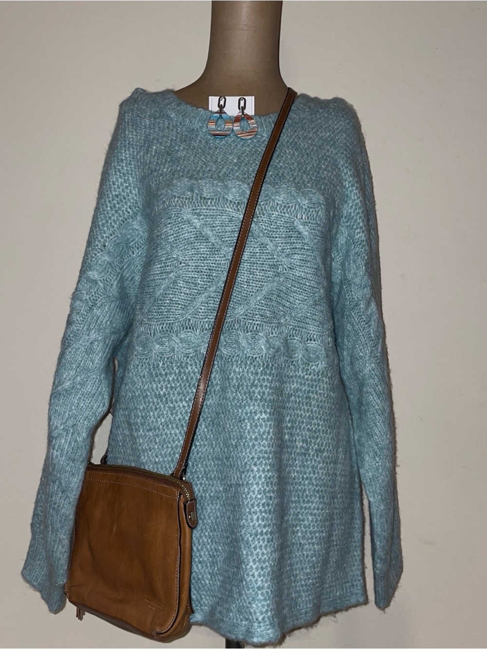 WMNS 10/12 Sweater outfit-accessorized-purse-jewelry NWT